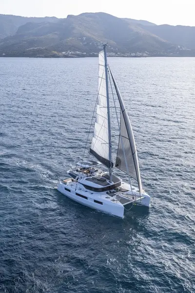 LAGOON 51 ICONIC 12